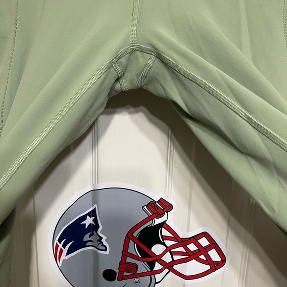 Lulu Lemmon fast and free leggings Size 8 - Picture 3 of 8